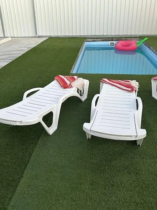 Piscina Climatizada Villa Los Palacios Y Villafranca 0*,